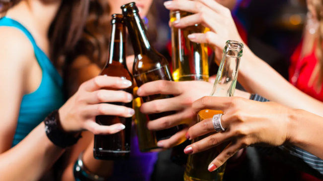 Mortes por consumo de álcool entre mulheres sobem 7,5% em 11 anos