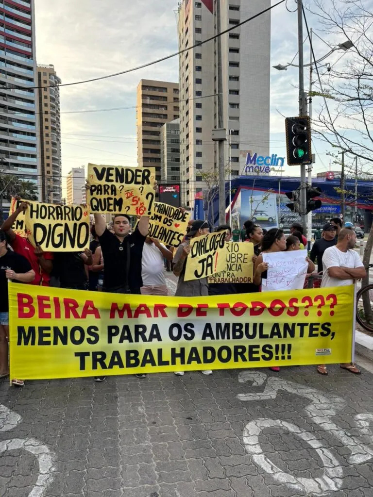 Mudança de turnos na orla de Fortaleza gera mobilização de permissionários