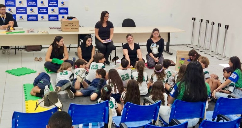 TRE-CE leva educação cidadã a crianças com projeto de contação de histórias