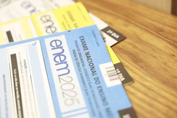 Enem 2025: 27% de abstenção e mais de 3 mil eliminados no primeiro dia