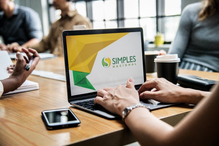 Receita notifica 340 mil MEIs com risco de exclusão do Simples