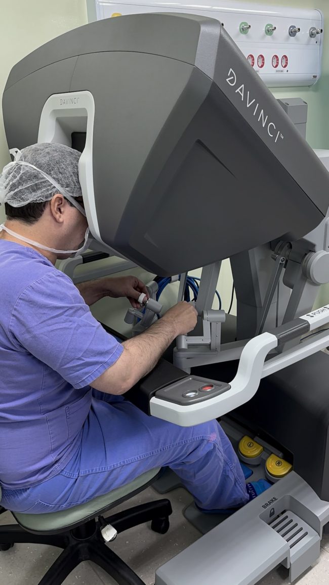 Ceará é pioneiro na oferta de cirurgia robótica para câncer de próstata pelo SUS