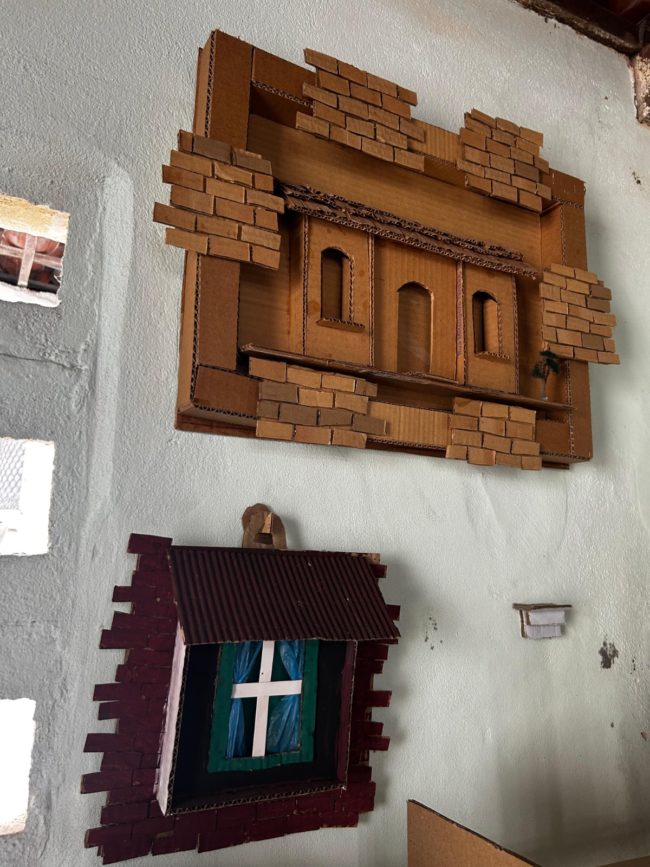 Artesanato com papelão e descartáveis integra ações do Capsi em Fortaleza