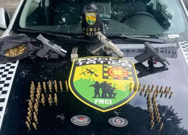 Jovem é preso com pistolas e munições após denúncia de confronto em Fortaleza