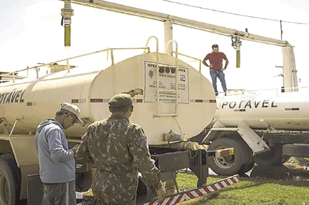 Estiagem agrava crise hídrica no Ceará e municípios dependem de carros-pipa