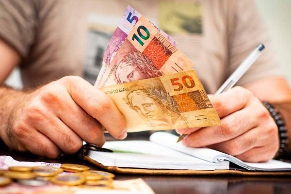 Educação financeira nas escolas é desejo de 91% dos brasileiros, diz pesquisa