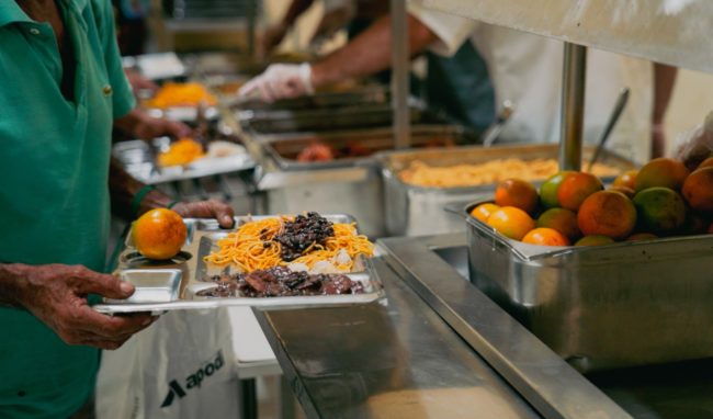 Fortaleza inaugura Restaurante Popular com refeições gratuitas e opção a R$ 2