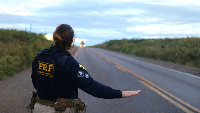 Além de alertar para as consequências de infrações, a operação de Natal da PRF também foca em campanhas conscientizadoras para os condutores (Foto: Reprodução/PRF)