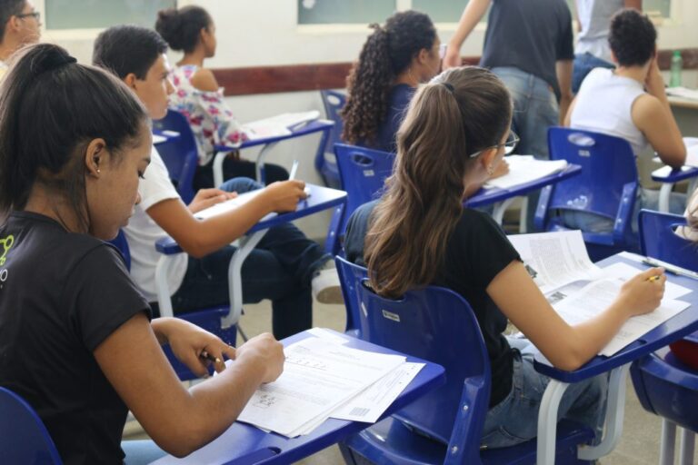 MEC prevê universalizar ensino integral na educação básica até 2026