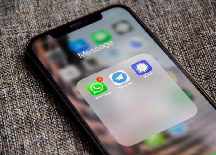 Estudo aponta queda de debates políticos em grupos do WhatsApp