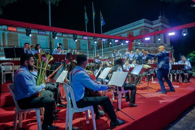 Concerto de Natal da UFC reúne corais e orquestra em noite aberta ao público
