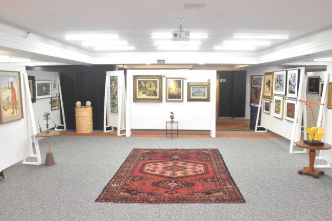 Leilão reúne artistas e marca encerramento da Campanha Amigos em Ação 2025