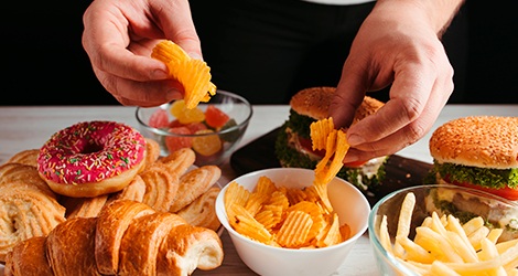 Consumo de ultraprocessados mais que dobra no Brasil desde os anos 1980