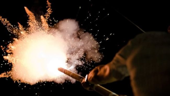 Ruído de fogos pode causar danos auditivos, alertam especialistas