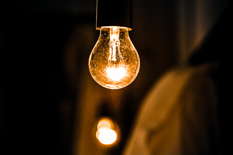 Energia e despesas pessoais puxam inflação de novembro