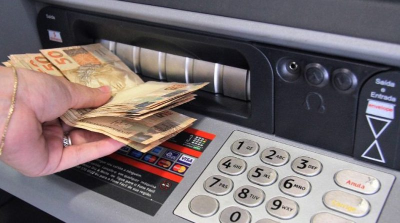 Governo do Ceará injeta R$ 2,7 bilhões na economia com antecipações salariais