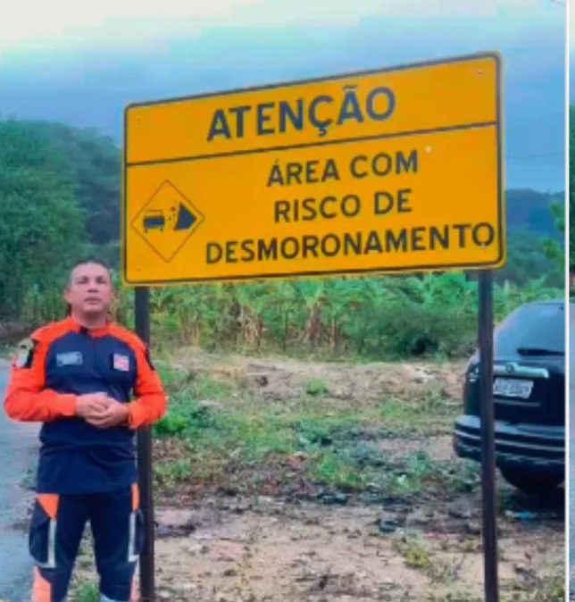 Trechos da CE-243, em Uruburetama, têm risco de deslizamento de terra