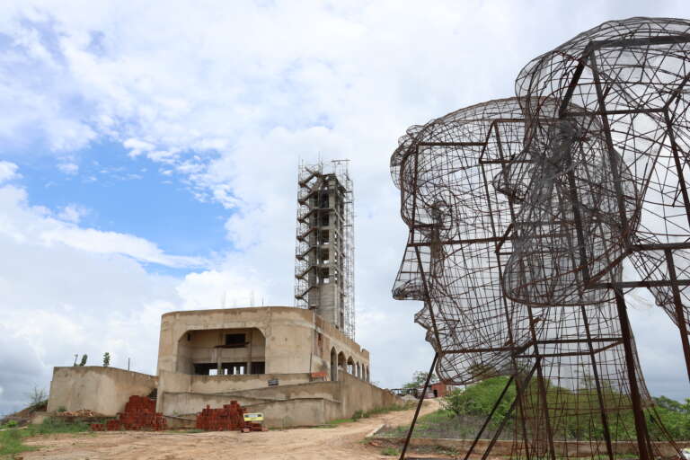 Menina Benigna e Santo Antônio ganham monumentos no Ceará