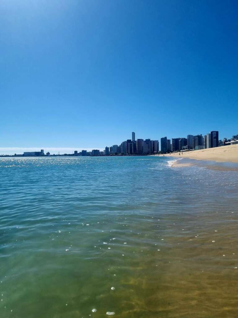 Semace libera 24 trechos para banho nas praias de Fortaleza