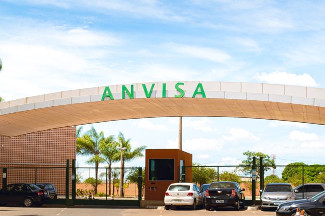 Anvisa recolhe lote de chá e proíbe pomada pós-tatuagem
