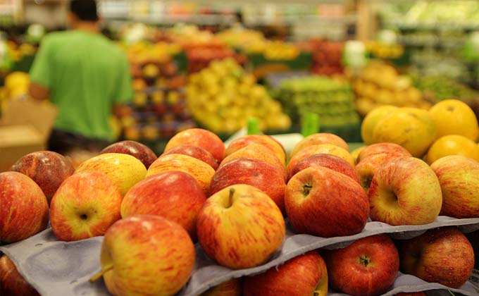Preços de laranja e maçã ficam estáveis em dezembro, diz Conab