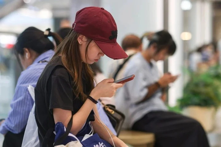 Estabilidade financeira supera carreira e família entre prioridades da Geração Z 