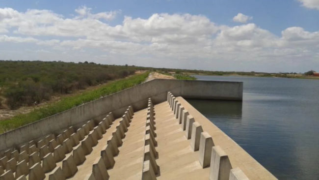 Açude em Morada Nova é o primeiro a sangrar no Ceará neste ano