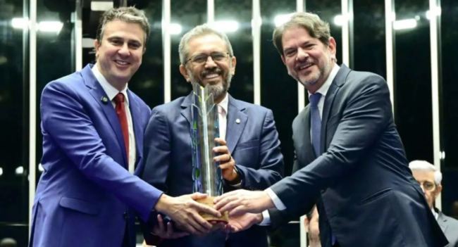 De acordo com Elmano de Freitas, Cid e Camilo trarão um peso político para sua campanha em comparação aos possíveis adversários (Foto: Reprodução)