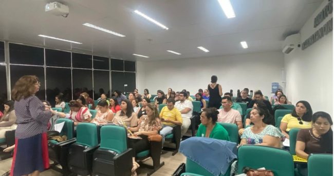 Formação do programa Jovem Empreendedor I reúne professores cearenses