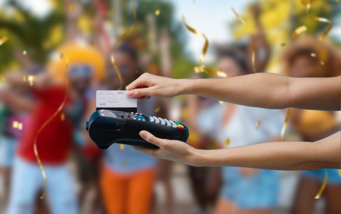 Golpes no carnaval geram prejuízos e expõem riscos no uso de cartões e PIX