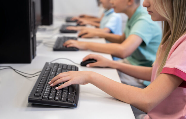 Internet chega a 13 mil escolas e amplia acesso à educação em áreas rurais