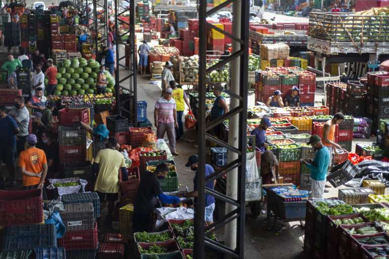 Cesta básica vendida na Ceasa acumula queda de 11,16% em um ano