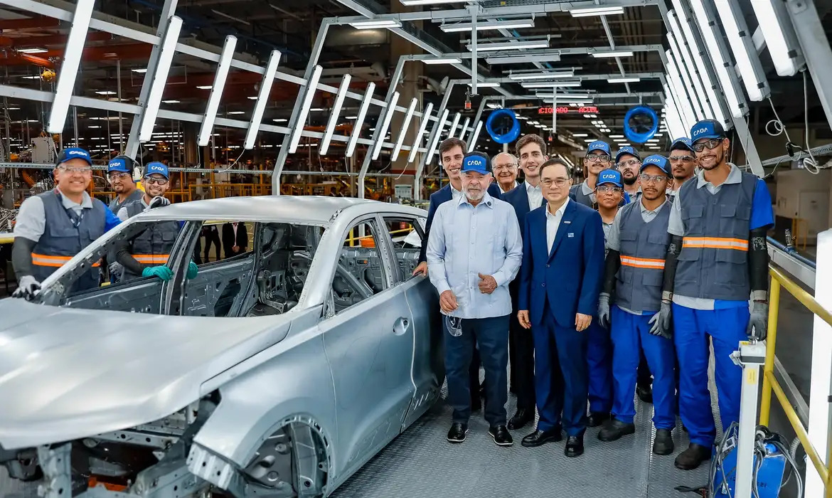 Lula pede plano para reduzir endividamento e ampliar educação financeira