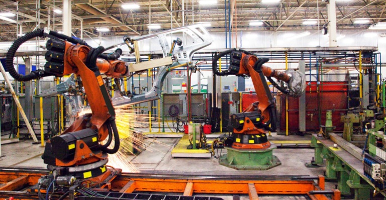 Indústria cearense perde ritmo e acumula queda de 1,3% em 12 meses