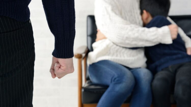 Congresso avança em lei que pune assassinato de familiares para atingir mulheres