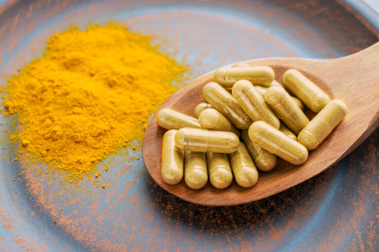 Uso de cúrcuma em cápsulas pode causar problemas no fígado, alerta Anvisa