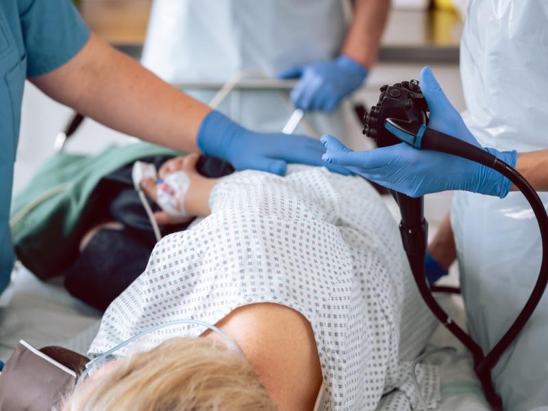 Câncer colorretal: sintomas, fatores de risco e quando fazer colonoscopia