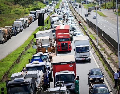 Aumento do diesel impulsiona risco de paralisação nacional
