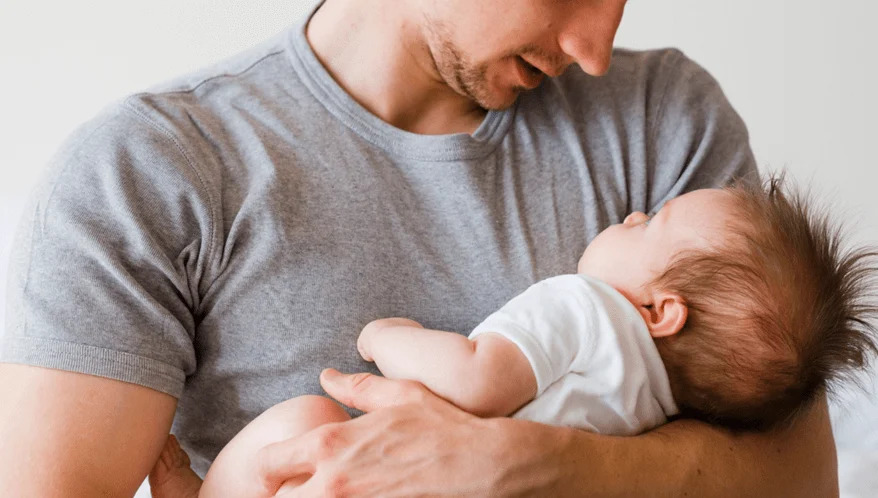Nova lei amplia licença-paternidade e garante renda a pais trabalhadores