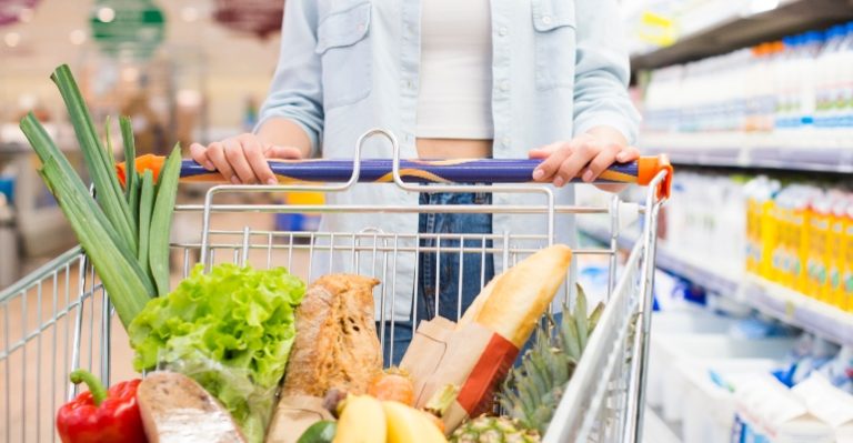 Trabalhador compromete 46,2% do salário com cesta básica em Fortaleza