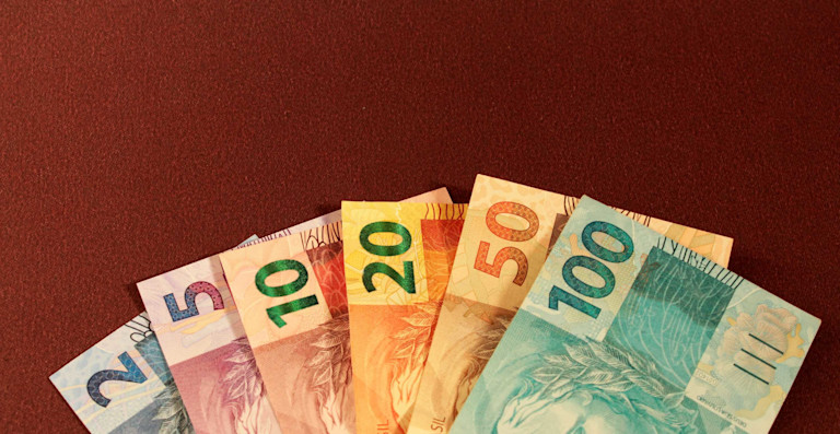 Cédulas antigas de R$ 2 a R$ 100 começam a ser retiradas de circulação