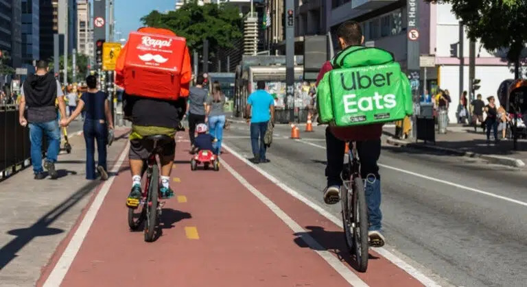 Informalidade cai para 37,5% e atinge menor nível desde 2020