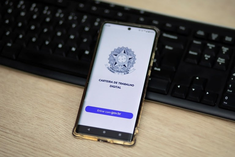Brasil cria 255 mil empregos formais em fevereiro, aponta Novo Caged