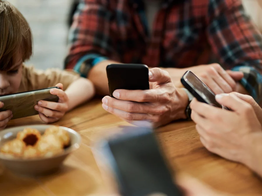 ECA Digital começa a valer e impõe novas regras a redes sociais