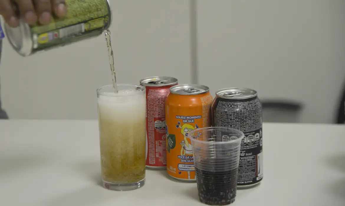 O objetivo de reforçar a não permissão de alimentos ultraprocessados é proporcionar um ambiente escolar mais saudável para os alunos - (Foto: Agência Brasil)