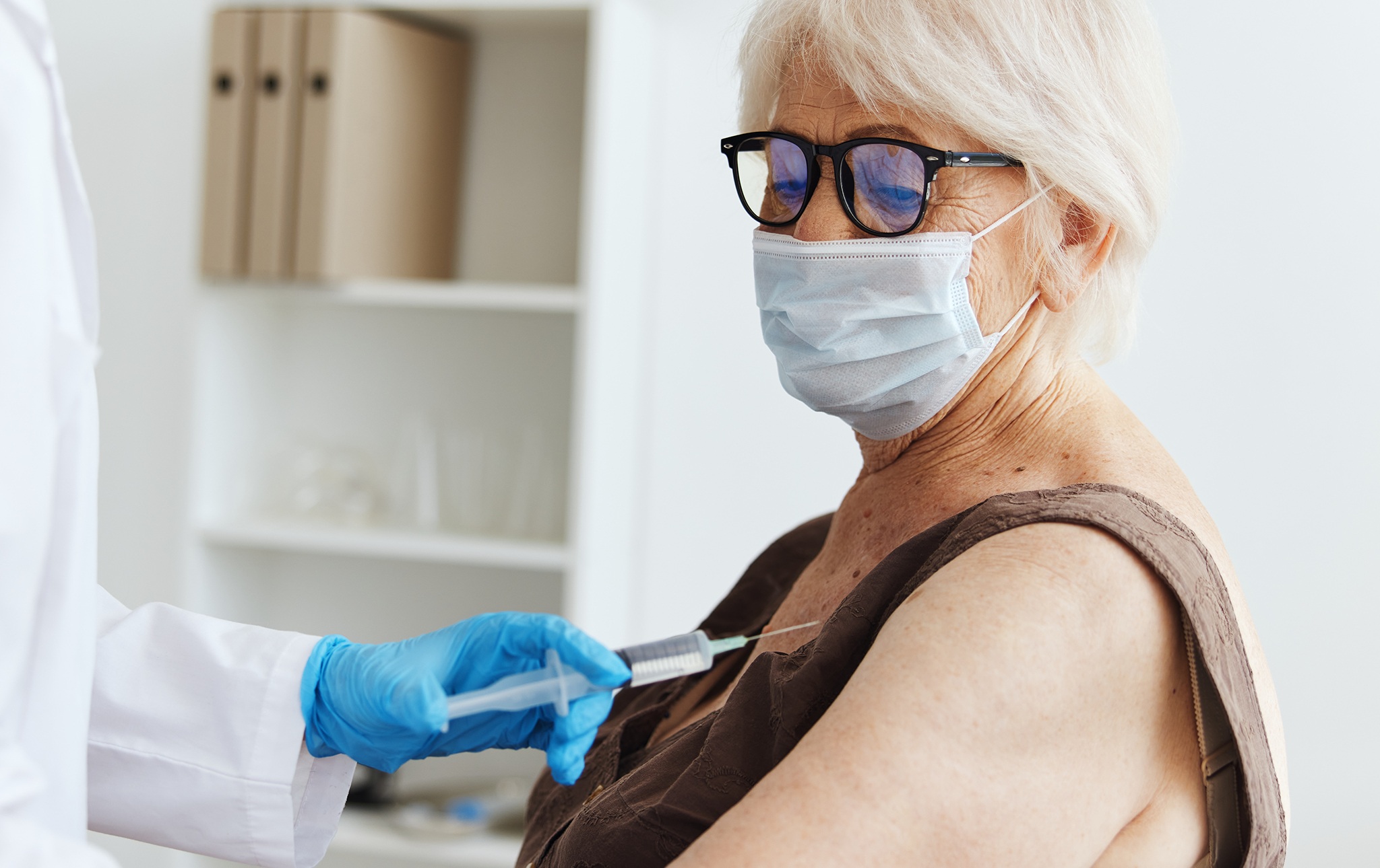 Vírus respiratório cresce no outono e preocupa pelo impacto em idosos