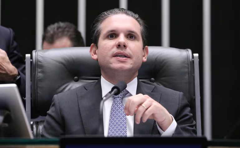 Projeto que equipara misoginia ao racismo começa a ser debatido na Câmara
