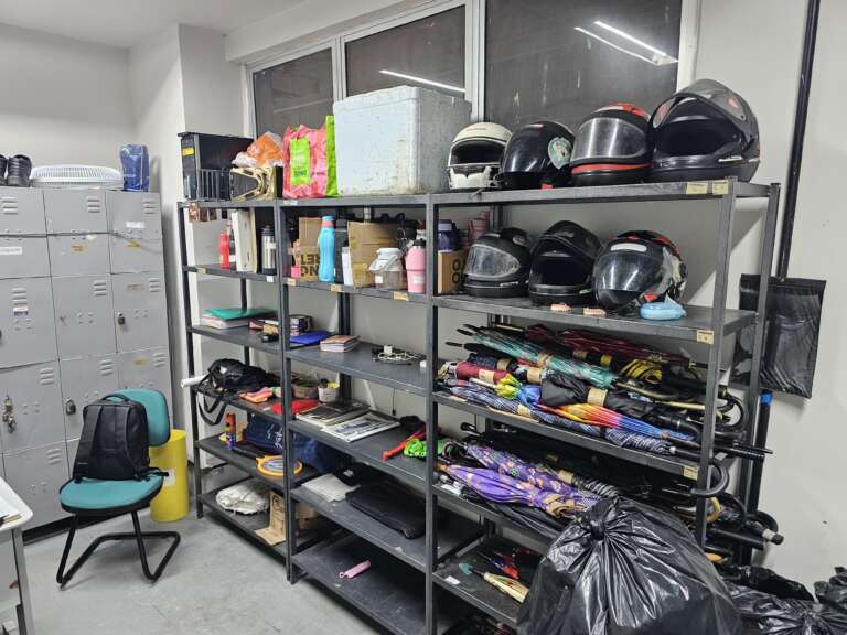 De acordo com o Metrofor, apenas uma pequena parte dos documentos encontrados nas estações são devolvidos aos proprietários - (Foto: Reprodução)