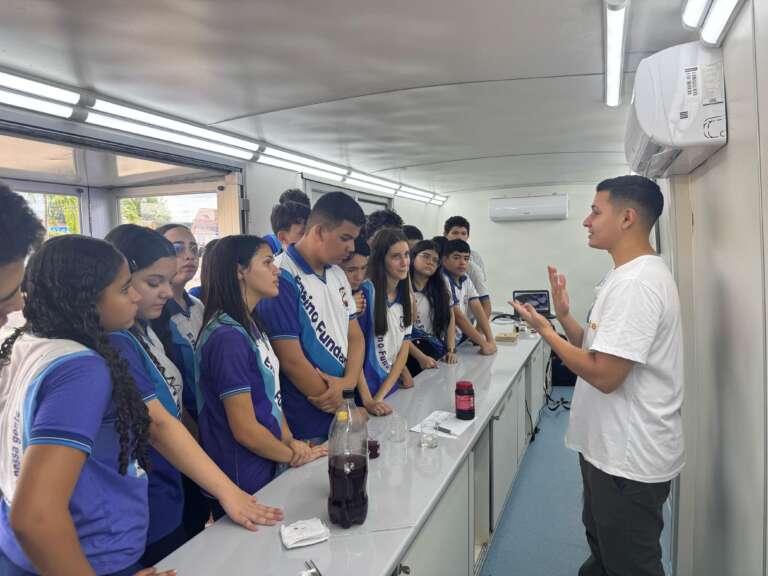 Com exposições práticas, o Ciência Itinerante abre espaços para graduados e estudantes desta área do conhecimento - (Foto: Secitece)