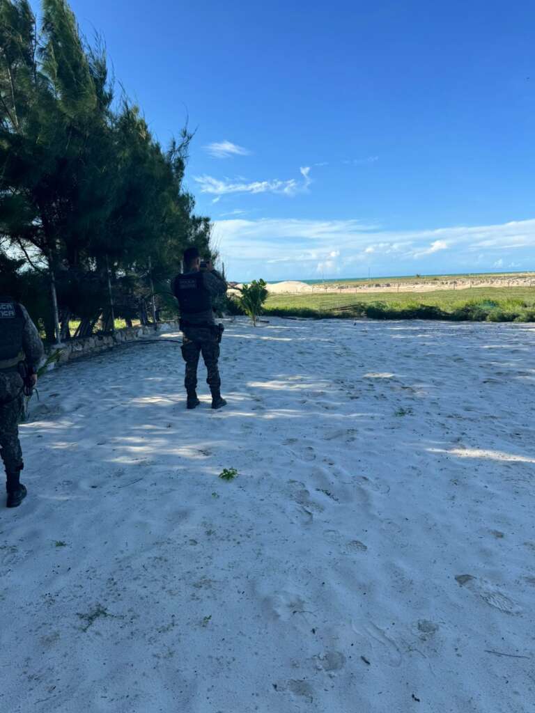 Os órgãos municipais de Beberibe já tinham proibido a atividade irregular nos terrenos da praia de Morro Branco - (Foto: Reprodução)